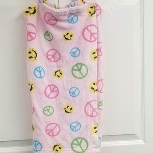 Free Play Pink Retro Smiley Face Girls Beach Cover